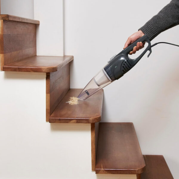 Amazon Basics 2-in-1 kabelgebundener Stabstaubsauger, umwandelbar auf Handgerät, leicht (1,8 kg)